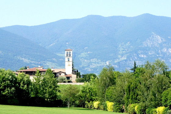 Church in Franciacorta.JPG